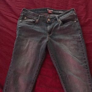 Levi’s Denizen Modern Skinny jeans